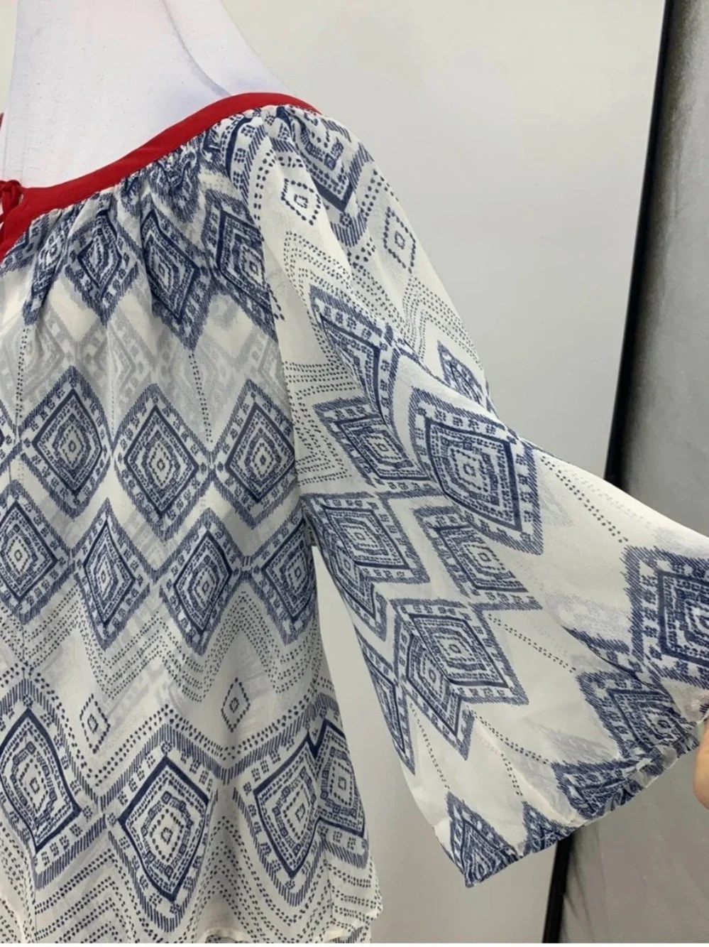 🧩ARIAT Boho Printed Peasant Top bell sleeve with Red Trim size M GUC